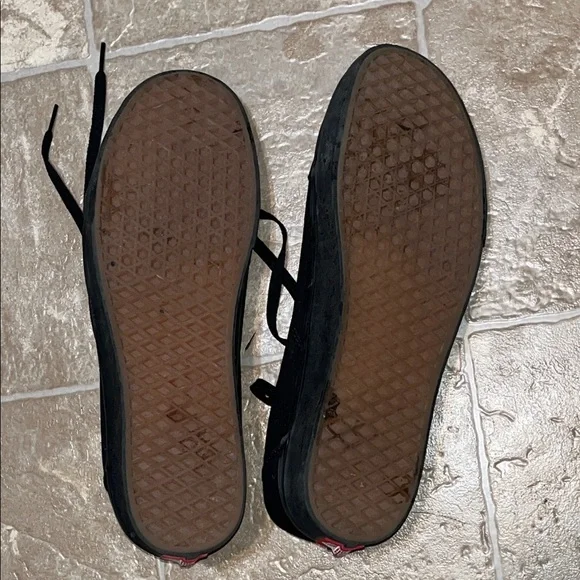 Vans Men's Classic Black Sneakers - Picture 7 of 8